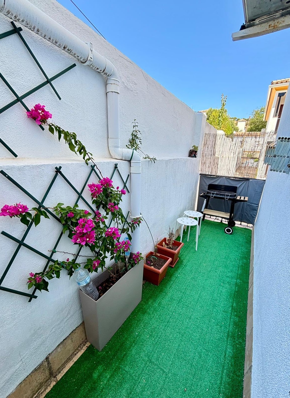 Terraza privada de Casa Celia con zona de barbacoa